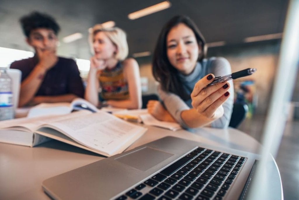 students using internet in education